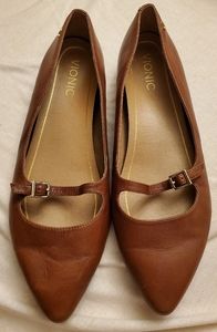 Sz 10 Vionic flats brown